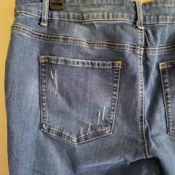 Maurices Mid Rise Jeans Women's Plus Size 22W Distressed Floral Patch Cropped - Picture 7 of 9